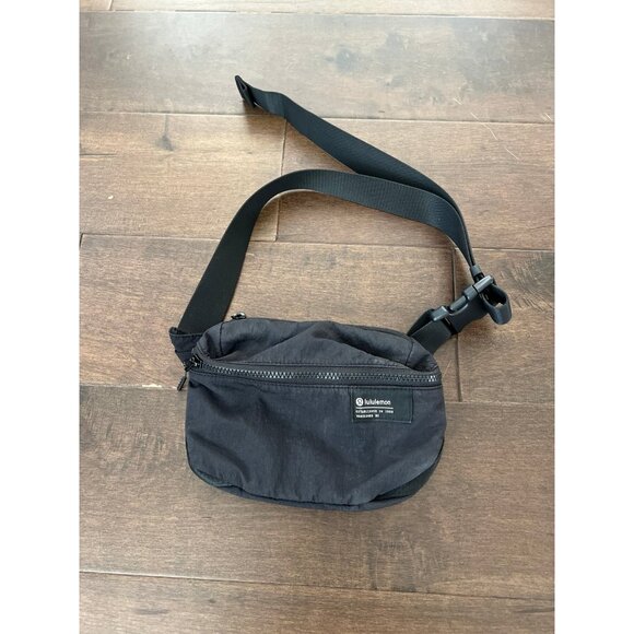 Lululemon Clean Lines Belt Bag - Picture 1 of 4